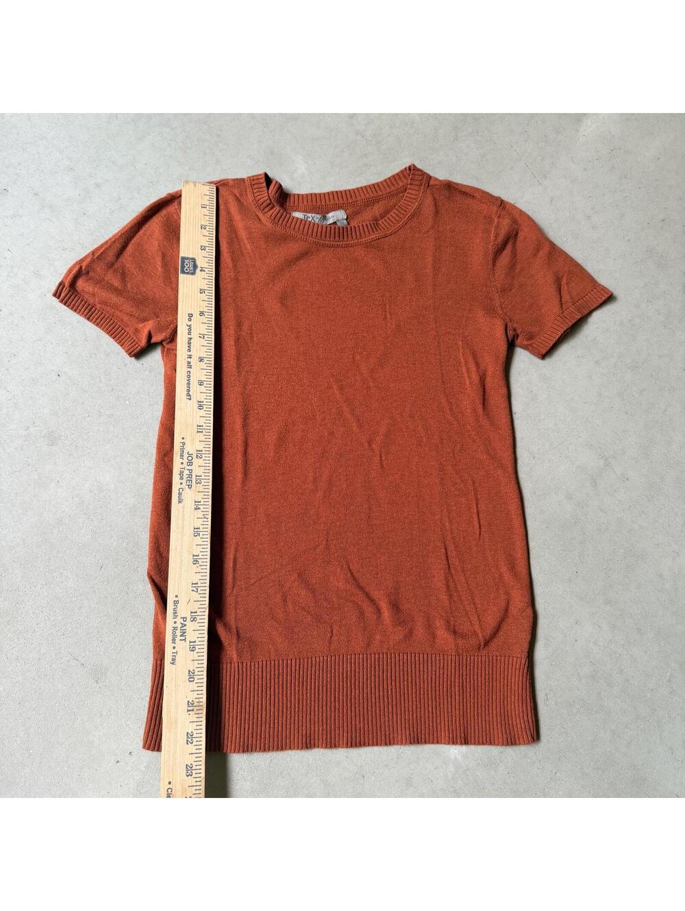 Short Sleeve Rib-Hem Tee in Rust - Picture 4 of 5
